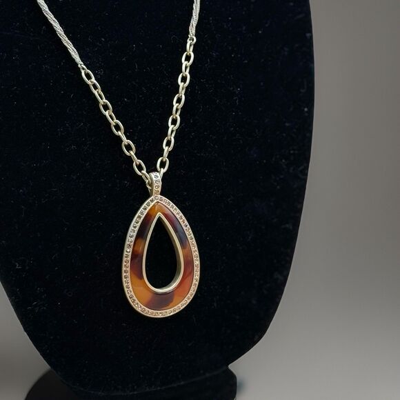 Liz Claiborne Tear Drop Turtle Resin Pendant With Gold Tone Chain Detailing - Picture 3 of 5